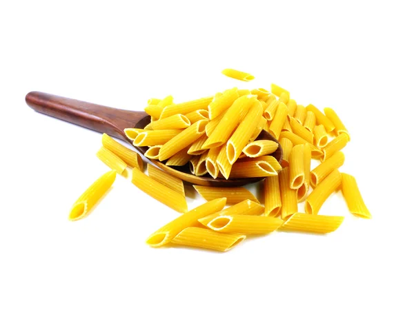 Macaroni Italiaanse pasta close-up op witte achtergrond — Stockfoto