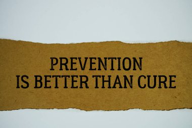 Önleme, beyaz kağıt üzerinde yatay yırtılmış kağıttan daha iyi bir metindir