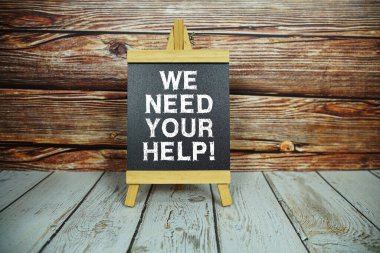 Ahşap sehpa, üzerinde 