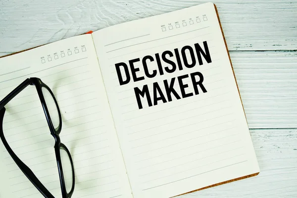 Tahta zemin üzerinde 