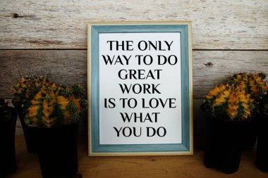 Harika bir iş yapmanın tek yolu, yaptığın şeyi sevmektir. Motive edici ve ilham verici alıntılar.