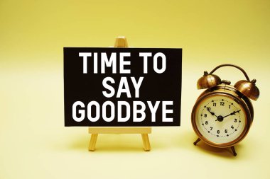 Sarı arkaplanda elveda mesajı ve alarm saati zamanı.