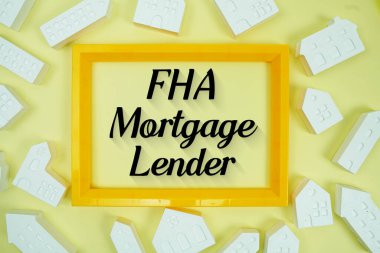 Sarı zemin üzerinde ev modelleri olan FHA mortgage Lender metni