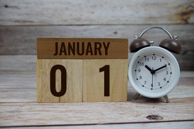 Tahta Takvim 1 Ocak 'ı gösteriyor. Ocak ayının ilk günü
