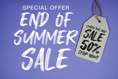 Yaz sezonu indirimli fiyat etiketli özel teklif.% 50 indirimli.