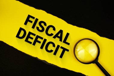 Siyah kağıt yırtılmış ve büyüteçle sarı üzerine mali açık metni