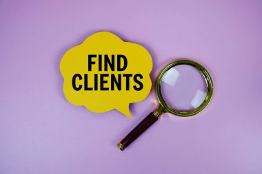 Konuşma balonunda, mor arkaplanda büyüteç olan istemciler metni bul