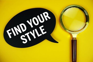 Konuşma baloncuğunda sarı arkaplanda büyüteç olan Biçim metninizi Bul