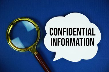 Konuşma baloncuğuyla ilgili gizli bilgi metni ve lacivert arka planda büyüteç