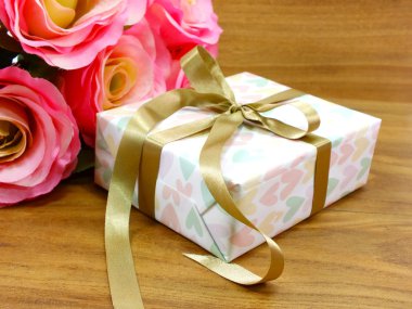 hediye kutuları ile şerit süslemeleri Noel ve yeni yıl festival için pressent