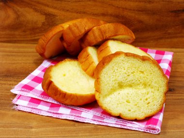 Sarı patates ekmek taze pişmiş ekmek