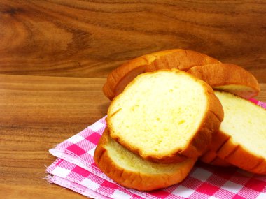 Sarı patates ekmek taze pişmiş ekmek