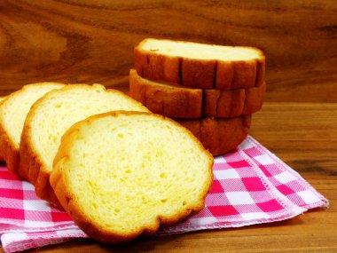Sarı patates ekmek taze pişmiş ekmek