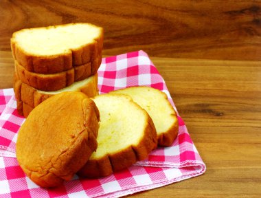Sarı patates ekmek taze pişmiş ekmek