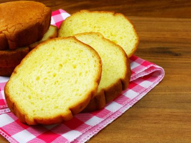 Sarı patates ekmek taze pişmiş ekmek