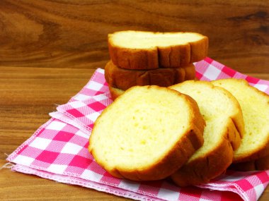 Sarı patates ekmek taze pişmiş ekmek