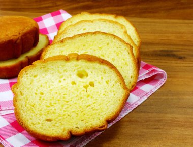 Sarı patates ekmek taze pişmiş ekmek