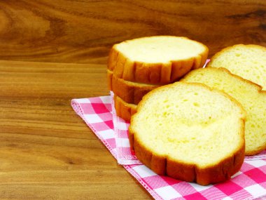 Sarı patates ekmek taze pişmiş ekmek