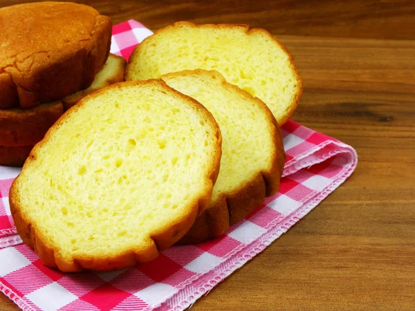 Sarı patates ekmek taze pişmiş ekmek