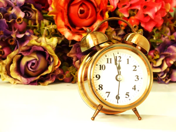 Alarm clock with rose vintage flower background soft focus — Stock Photo, Image