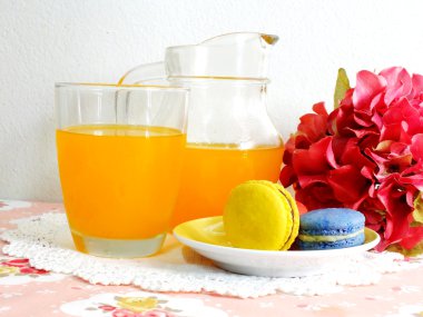 portakal suyu ve acıbadem kurabiyesi