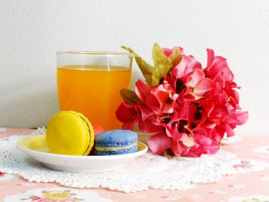 portakal suyu ve acıbadem kurabiyesi