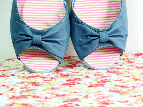 Imagen de primer plano de pares de zapatos planos de ballet rosa — Foto de Stock