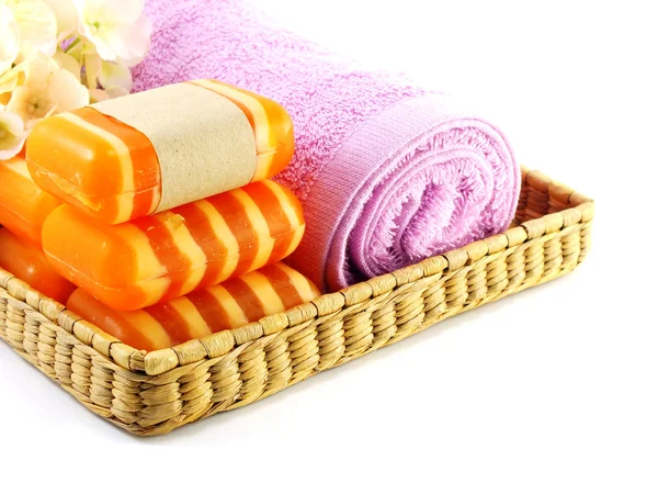 Orange tvål med vita ränder och handduk — Stockfoto