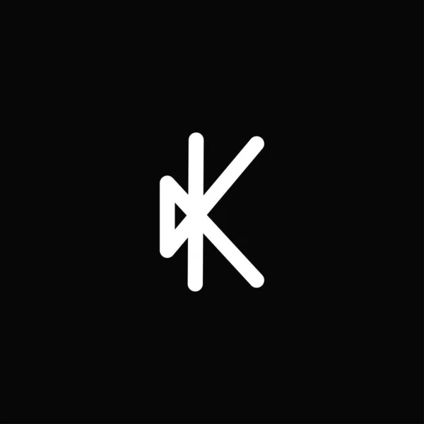 Profesyonel ve modern harf K logosu kalın ana hatlı siyah beyaz monogram. Minimalist ve zarif logo siyah arkaplanda izole edildi