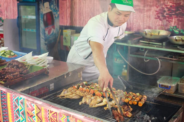 Hochiminh City, Vietnam - May 28, 2015: a food stall in the food fair at Dam Sen Park in Hochiminh City, Vietnam — стокове фото