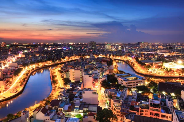 Hochiminh City, Vietnam - 24 Temmuz 2015: İzlenim, renkli, canlı sahne Asya trafik, dinamik, kalabalık şehir sokak, birden çok Loc kanal iz ile