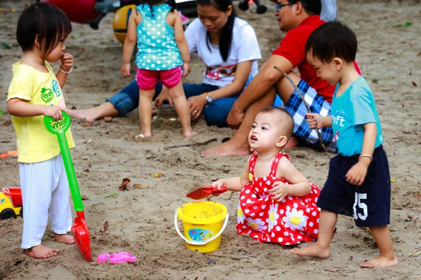 Hochiminh City, Vietnam - June 21, 2015: unidentified, in a park baby girl playing sand alone in Ho Chi Minh City, Vietnam — Stock Photo, Image