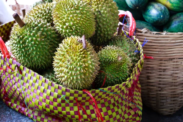 Durian ile büyük sepet