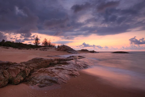 Ho Coc Vungtau - Vietnam, sakin bir plajda güzel şafak