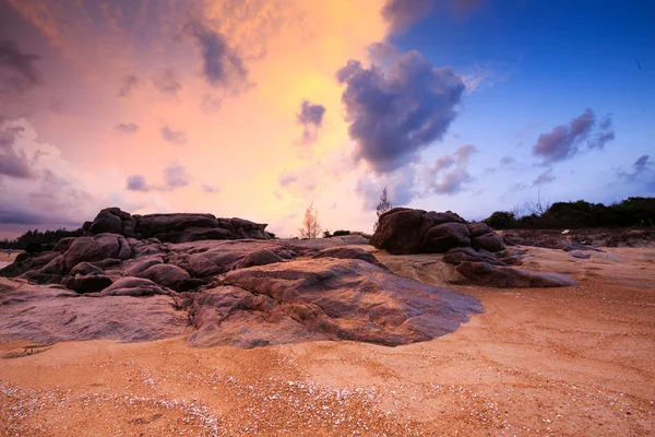 Belle aube sur une plage déserte à Hococ Vungtau - Vietnam — Photo