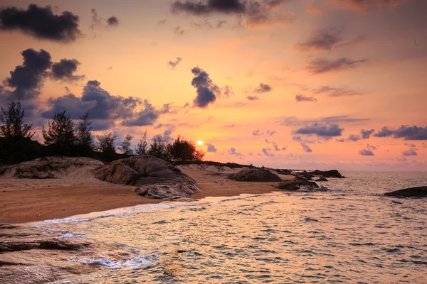 Hococ Vungtau - Vietnam adlı bir ıssız plajda güzel şafak