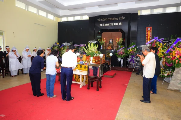 Hochiminh City Vietnam June 12 2015 in the tradition of the Funeral The Ceremony to take Asian Buddhism to the final resting place deceased — Stock Photo, Image