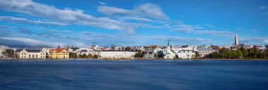 Renkli merkezi Reykjavik 'in panoramik görüntüsü.