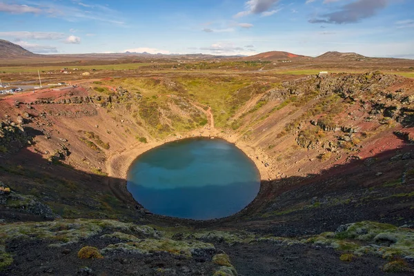 克里德陨石坑 冰岛金色圆环上的旅游胜地 — 图库照片