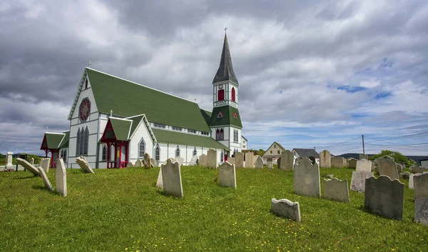 Bulutlu bir günde, Newfoundland, Trinity 'deki St. Paul Katedrali.