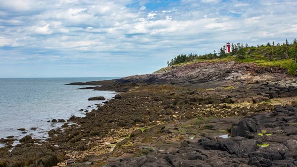 Point Prim Lighthouse Seen Rocky Beach Low Tide Located Digby — Stock Photo, Image