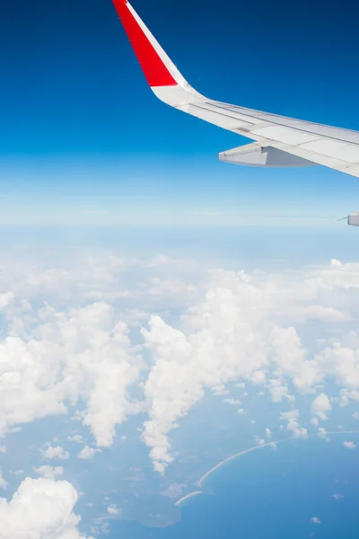 Крило Літака Летить Над Хмарами — стокове фото