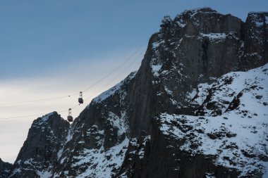 Bazı büyük arazi Chamonix, Fransa Kayak