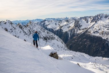 Bazı büyük arazi Chamonix, Fransa Kayak