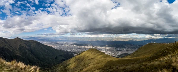 Ekvador, Güney Amerika, Andes dağ manzarası — Stok fotoğraf