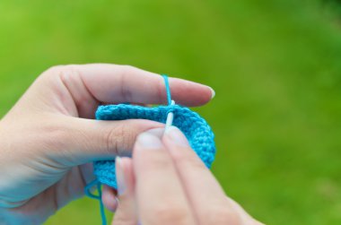 Sağ eller alanı ile tığ işi