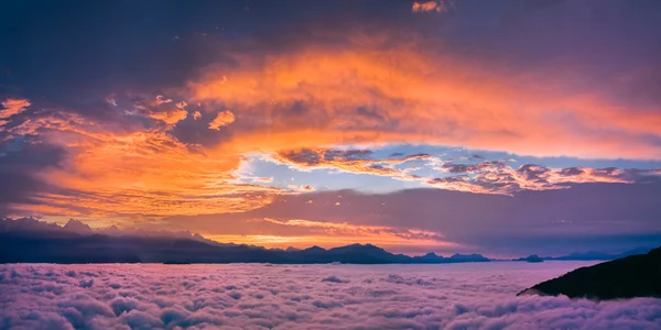 Parlak panoramik günbatımı