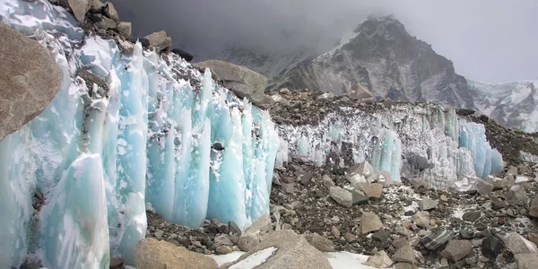 Crystal ice of the glacier — Stock Photo, Image