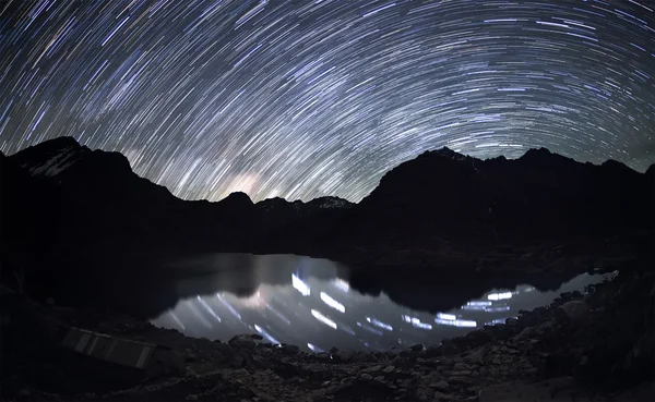 Yıldızlı gece gökyüzü — Stok fotoğraf