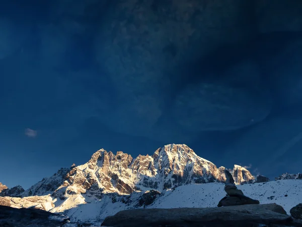 Dağlar ayna — Stok fotoğraf